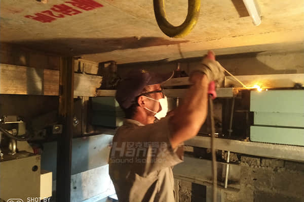 住戶(hù)室內(nèi)長(zhǎng)期遭受電梯困擾，該如何解決？